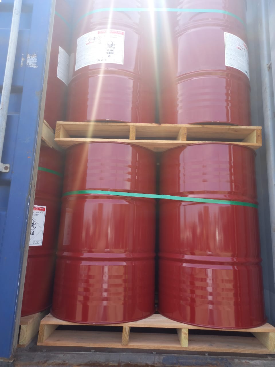 Conteneur de fûts chimiques prêt à l'importation
